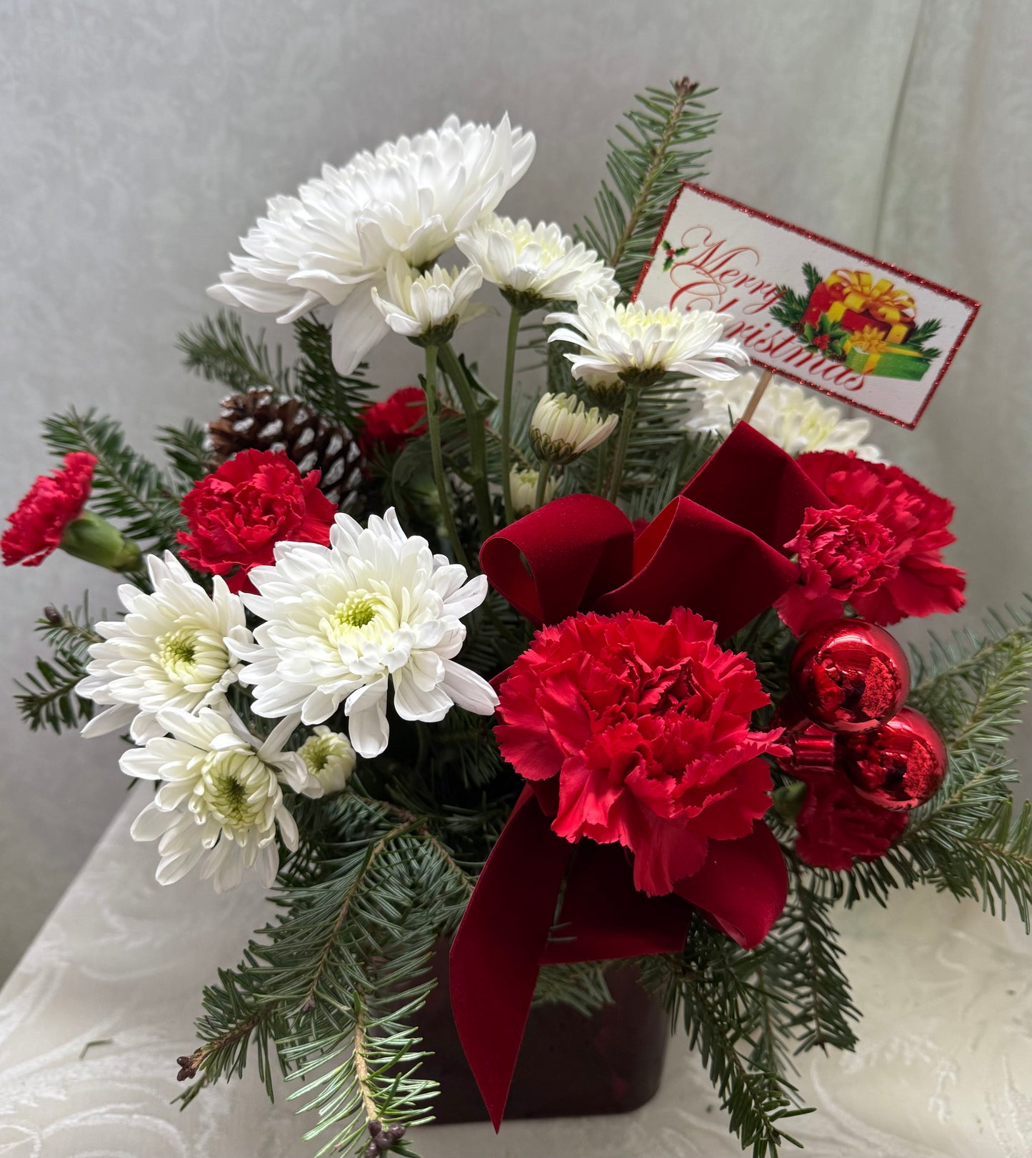 P Christmas cube – Pequa Park Florists Inc, Massapequa NY