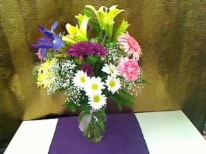 Pequa Colorful Vase 002 – Pequa Park Florists Inc, Massapequa NY