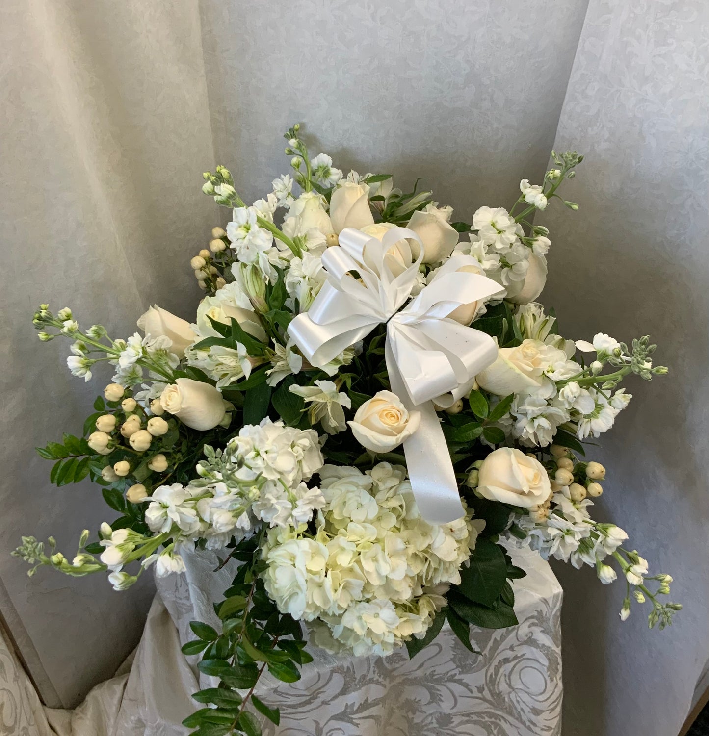 Pequa pure white – Pequa Park Florists Inc, Massapequa NY