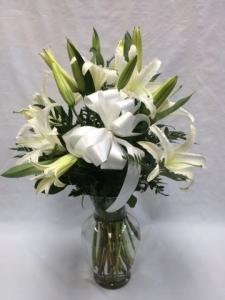 PEQUA WHITE LILLY VASE – Pequa Park Florists Inc, Massapequa NY