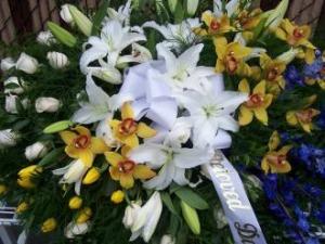 Pequa Spring Casket Cover 1 –  Pequa Park Florists Inc, Massapequa NY