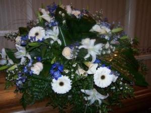 Pequa White and Blue blanket