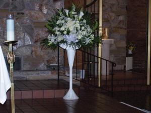 pequastcwhite –  Pequa Park Florists Inc, Massapequa NY