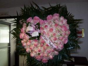 Pequa Esperanza Rose Heart –  Pequa Park Florists Inc, Massapequa NY