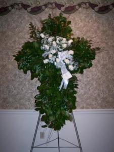 Pequa Green Cross with Roses Overcast –  Pequa Park Florists Inc, Massapequa NY