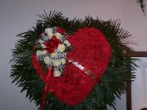 Pequa Red Heart with White Roses