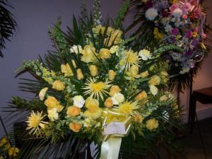 pstcyellow-00200 –  Pequa Park Florists Inc, Massapequa NY